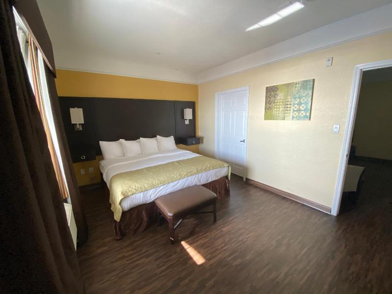 Galveston Beach Hotel - image 31