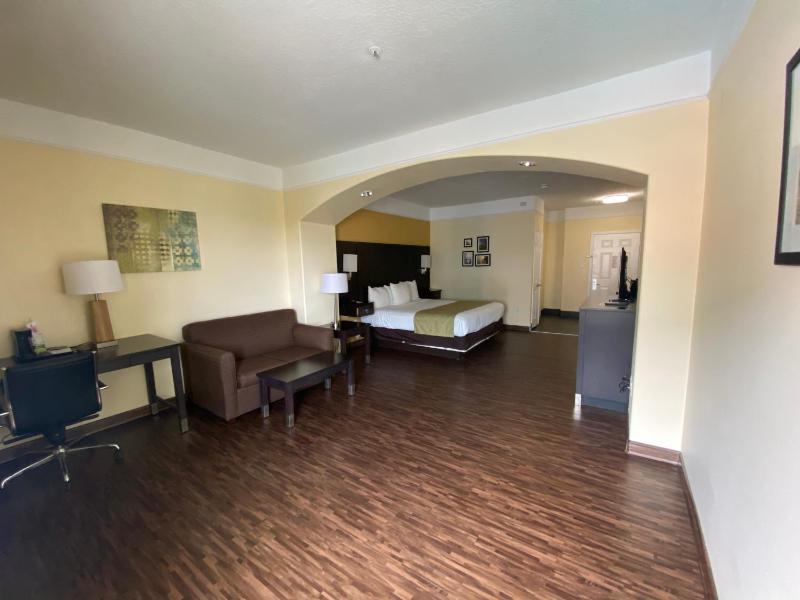 Galveston Beach Hotel - image 14