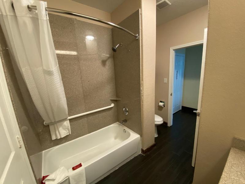 Galveston Beach Hotel - image 38