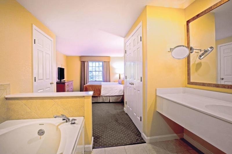 One-Bedroom Suite image 2