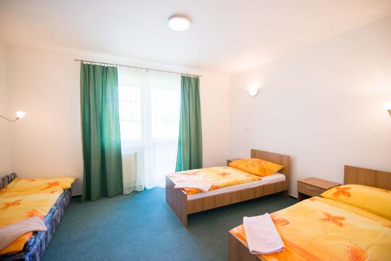 Triple Room with Shower image 3