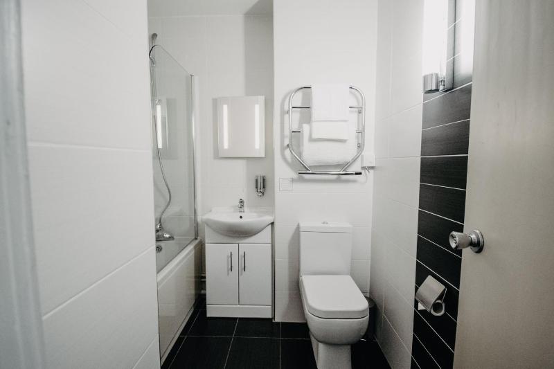 Standard Double Room image 4