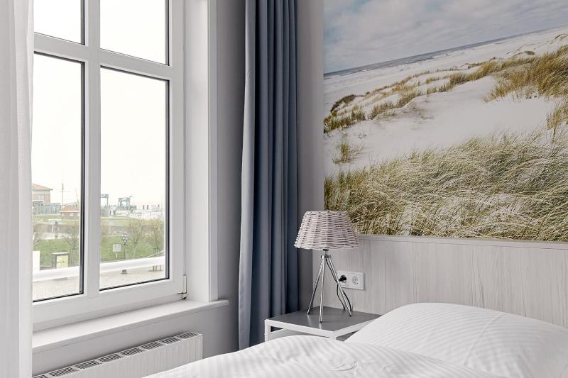 Double Room with Port View image 3