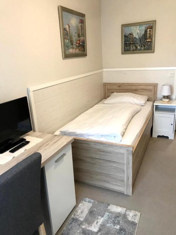 Single Room image 3