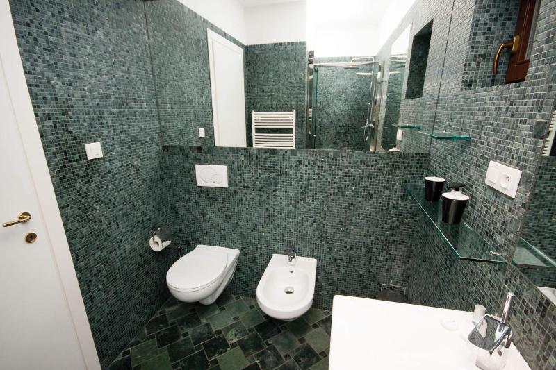 Four-Bedroom Apartment with Terrace image 3