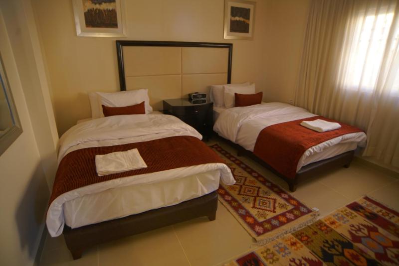 Over Mountains Hotel - image 11