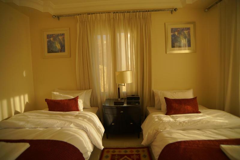 Over Mountains Hotel - image 7