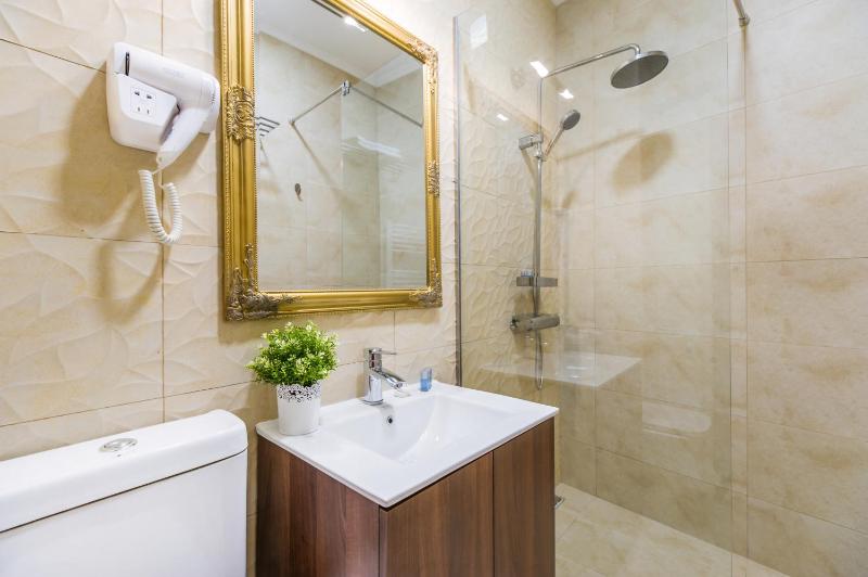 BUCUR 9 Boutique Hotel - image 11