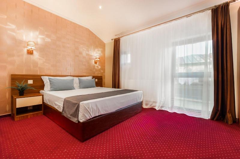 Superior Queen Room image 2