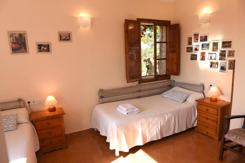 Twin Room with Private Bathroom image 1