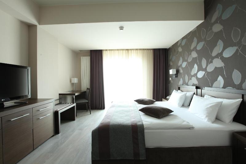 Double or Twin Room with Sofa Bed image 2