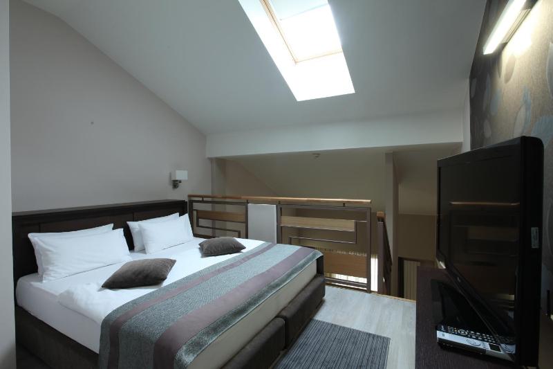 Superior Double Room image 4