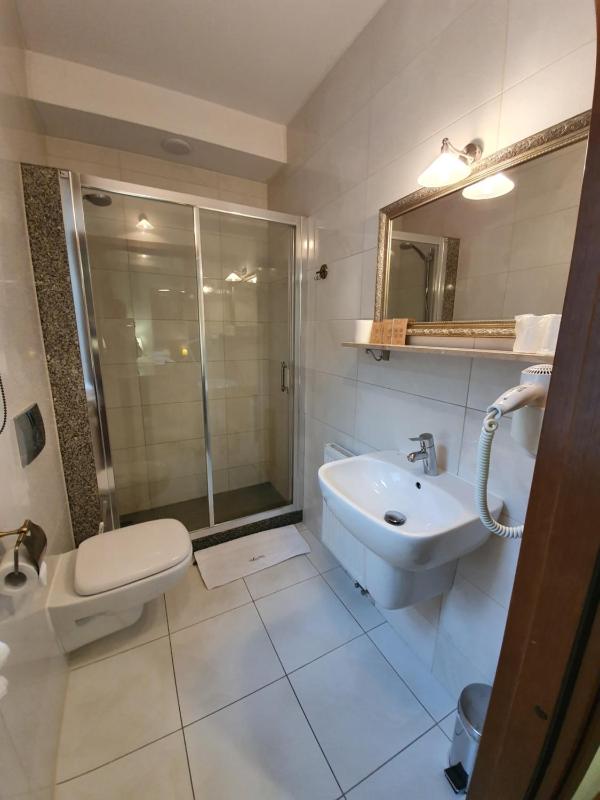 Single Room image 3