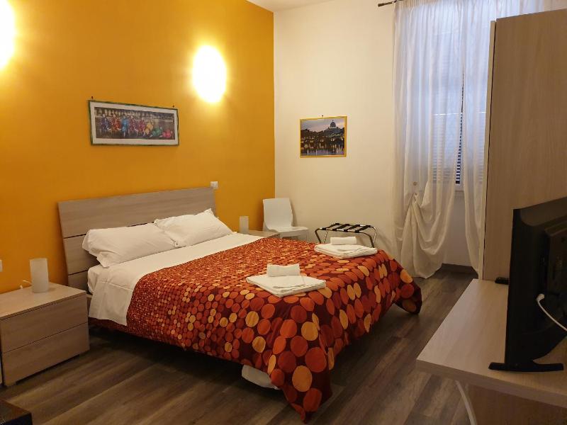 Large Double Room image 3