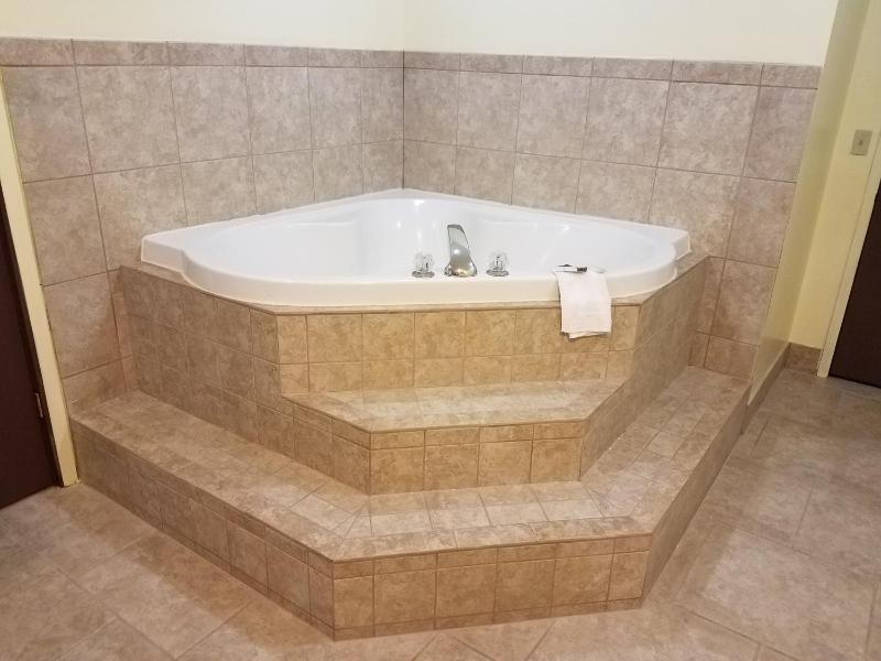 King Suite with Spa Bath image 2