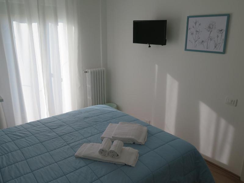 Double Room with Balcony image 4