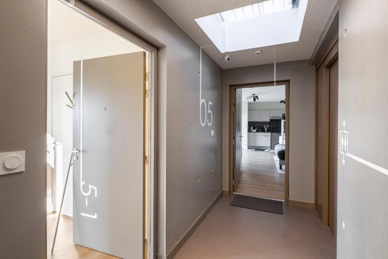 One-Bedroom Apartment image 2