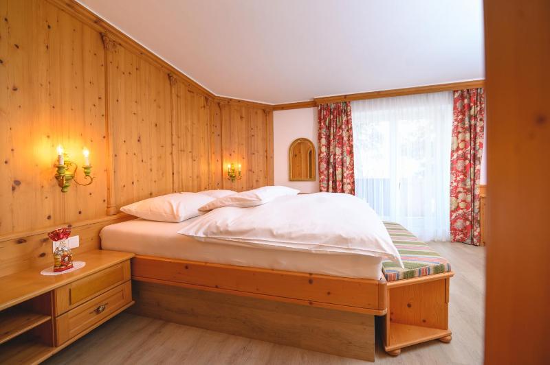 One-Bedroom Apartment image 3