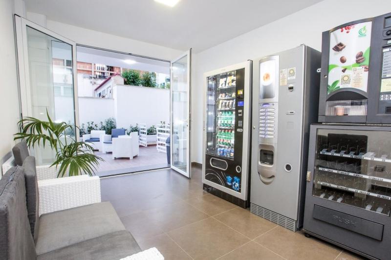 Double or Twin Room with Balcony and Sea View image 2