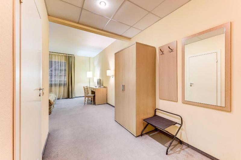 Standard King Room with Pavilion View image 2