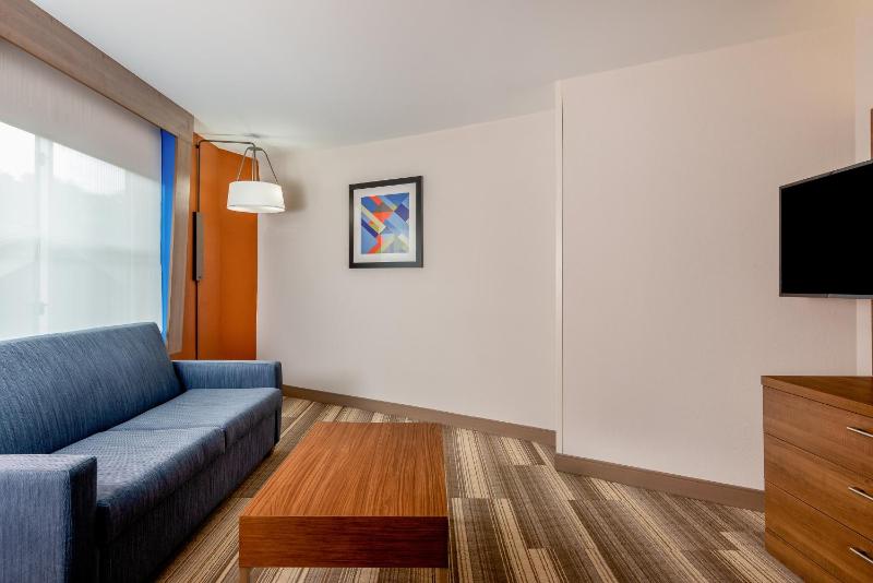 King Suite with Sofa Bed image 3