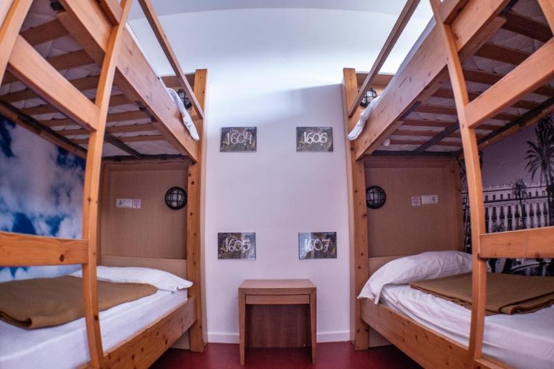 Bed in 10-Bed Mixed Dormitory Room image 3