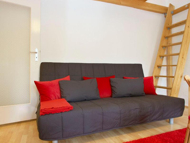 Studio Apartment (3 Adults) - Olivaerplatz 18 image 2