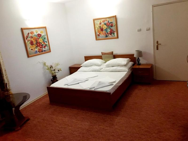 Family Suite with Balcony and City View image 1