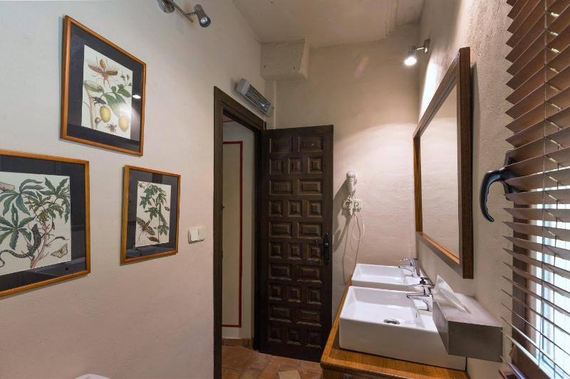 Five-Bedroom House image 2