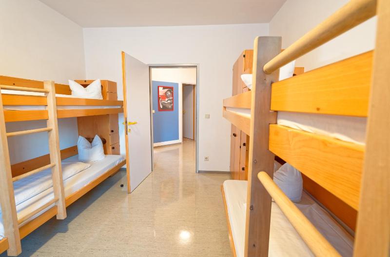 Dormitory Room (5 Adults) image 4