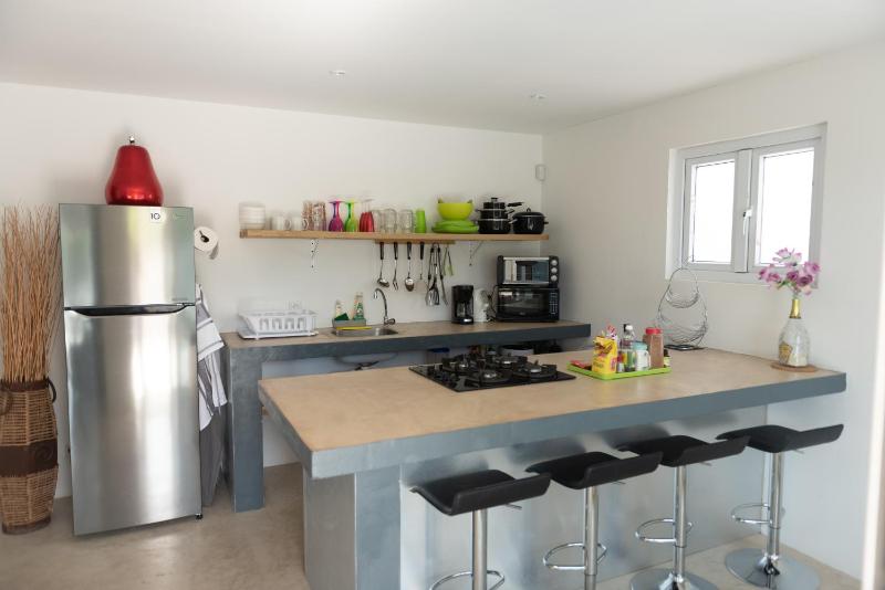 Sunny Hill - Private Pool Retreat near Mambo Beach - 2BR - No Utility Fees - image 17