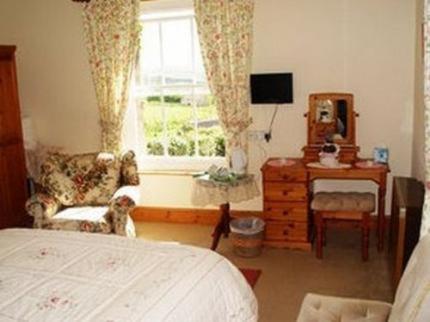 Family Room image 2