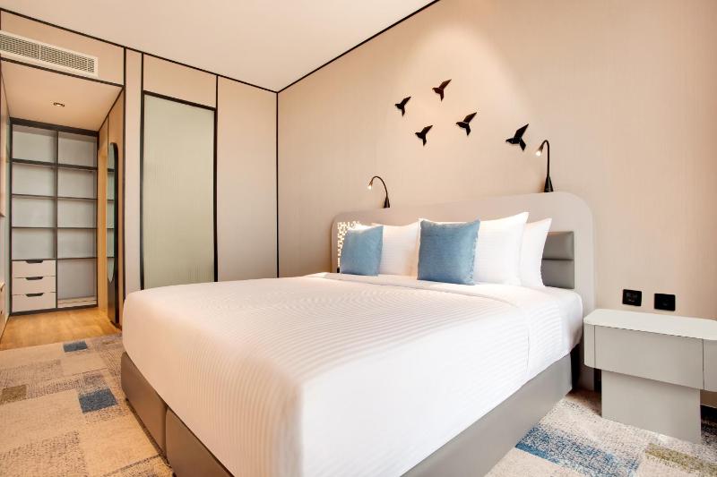 Executive Suite image 3