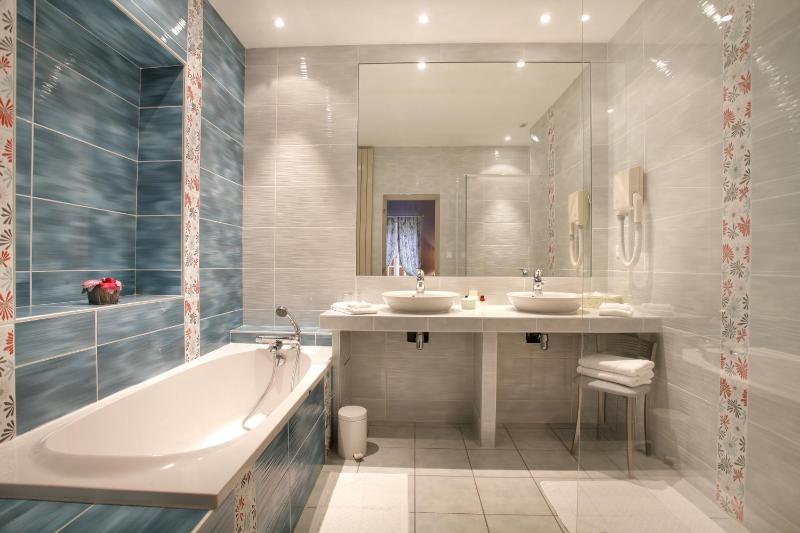Superior Double Room image 4