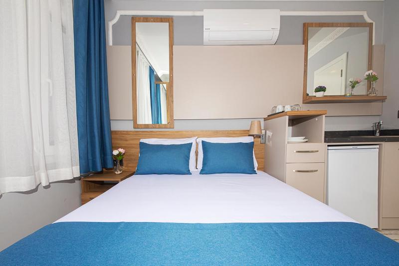 Standard Double Room image 3