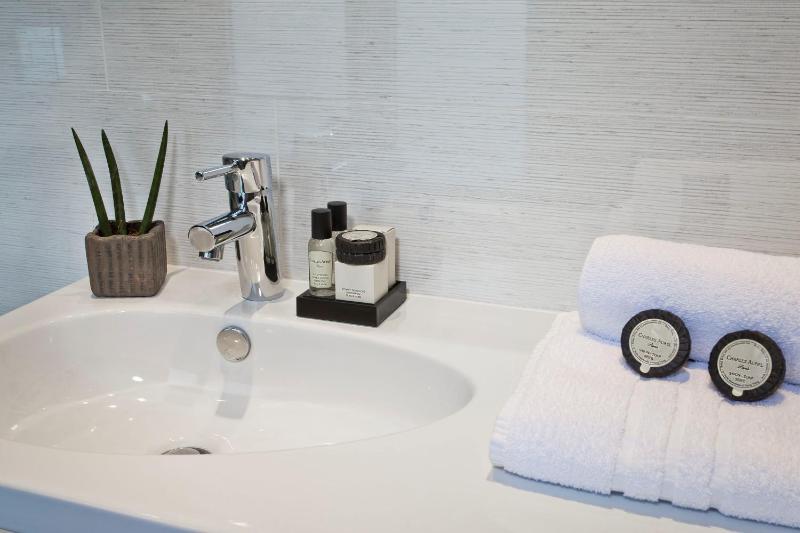 Double Room with Shower image 2