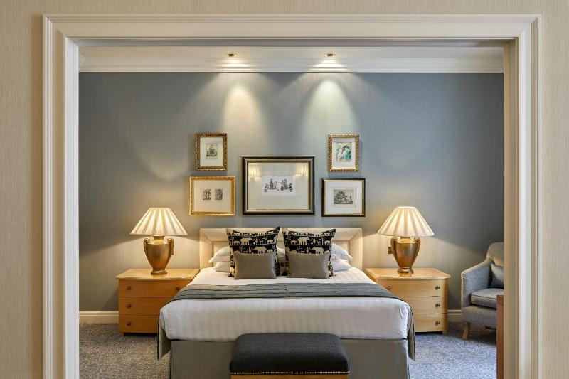 Landmark Junior Suite image 2