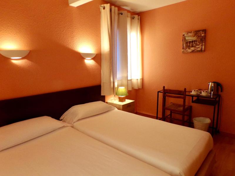 Comfort Triple Room with Shower image 2