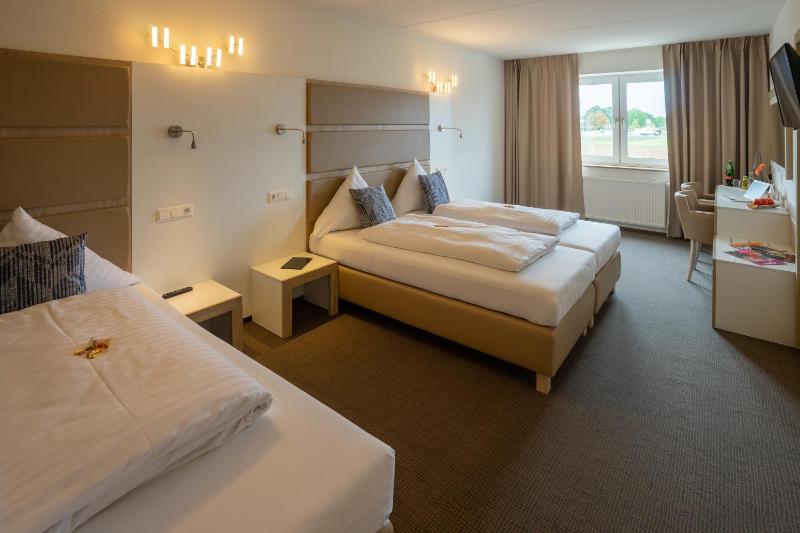 Deluxe Double Room with Balcony image 1
