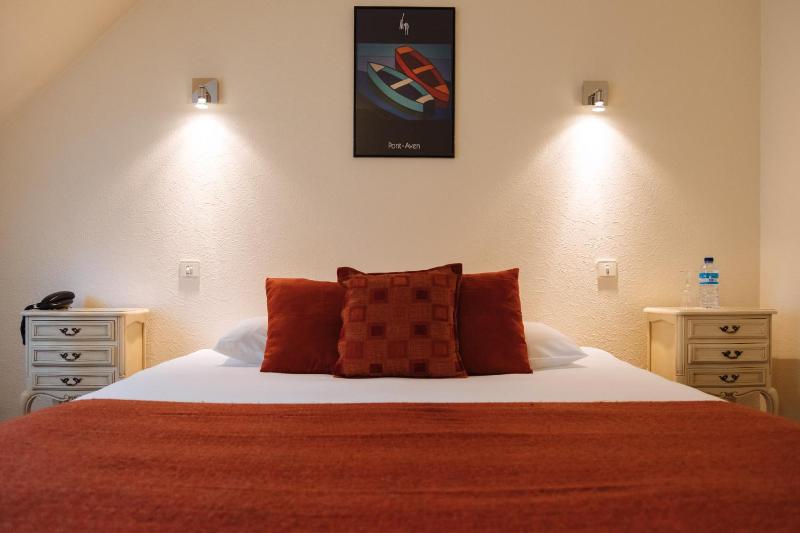 Double Room with River View image 2