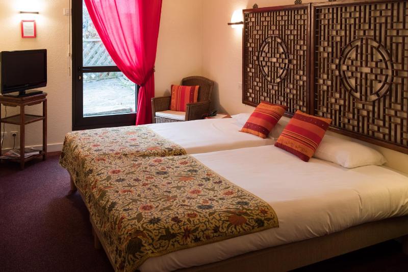 Twin Room with Terrace image 3
