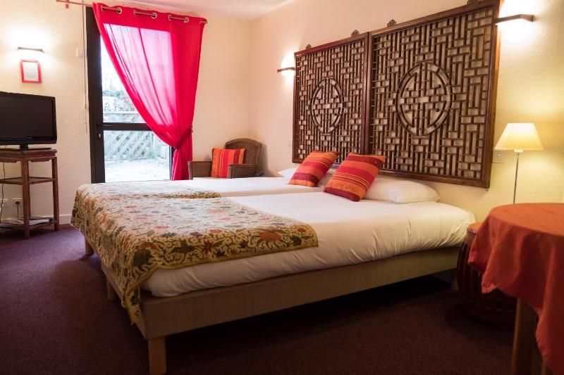 Twin Room with Terrace image 2