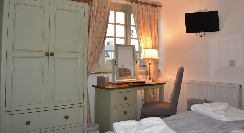 Deluxe Family Room image 2