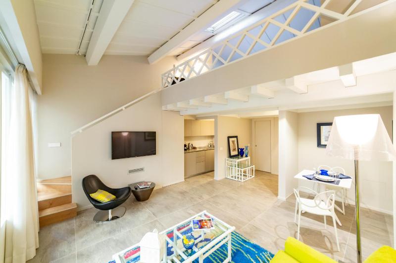 Deluxe Studio image 1