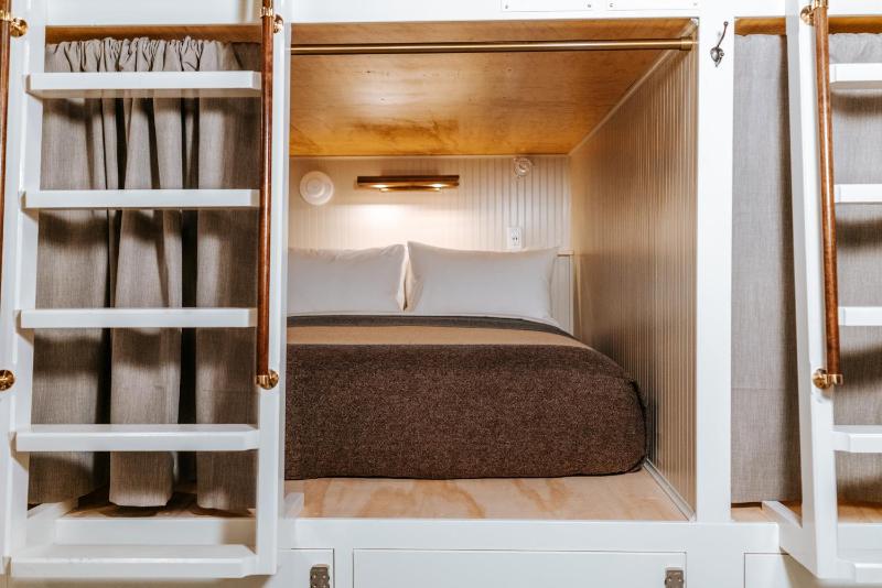 Bunk Bed in Mixed Dormitory Room image 3