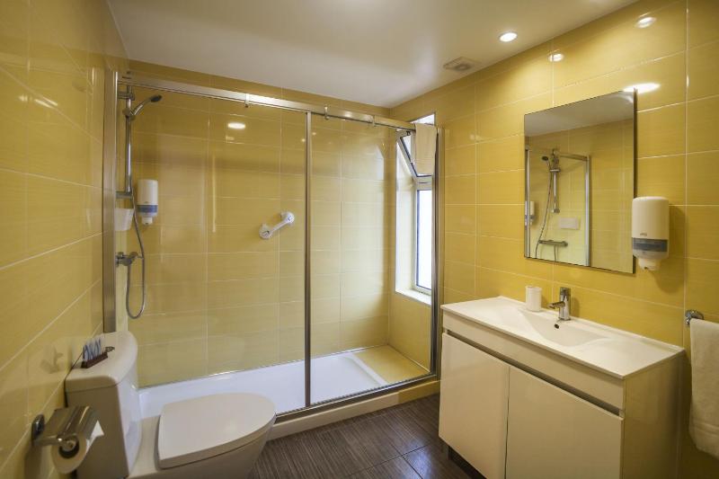 Double or Twin Room with City View image 4