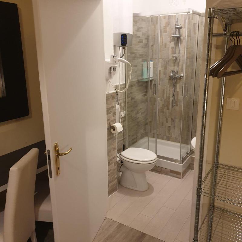Triple Room with Private Bathroom image 4