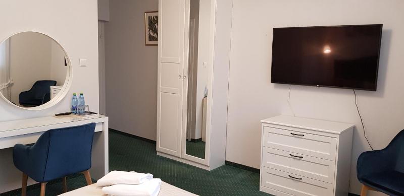 Deluxe Queen Room image 2