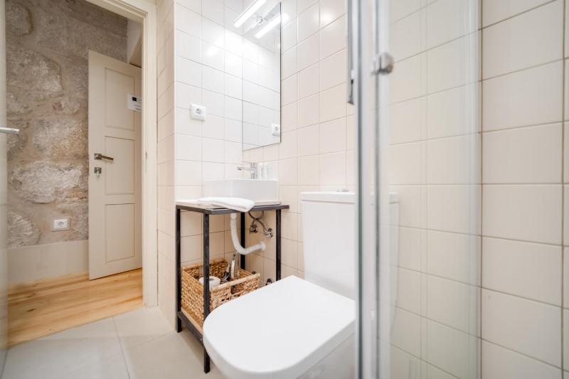 Nomad's Bonjardim City Flats - image 26