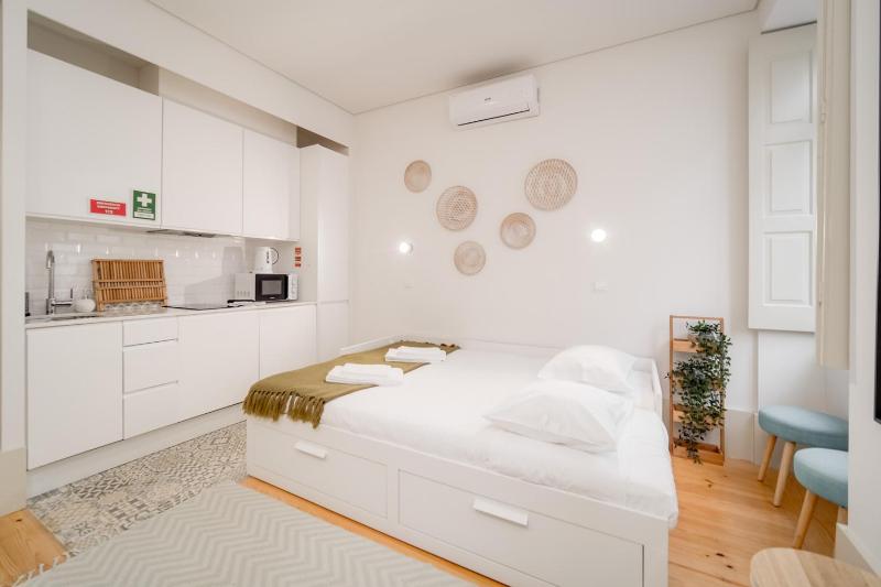 Nomad's Bonjardim City Flats - image 30